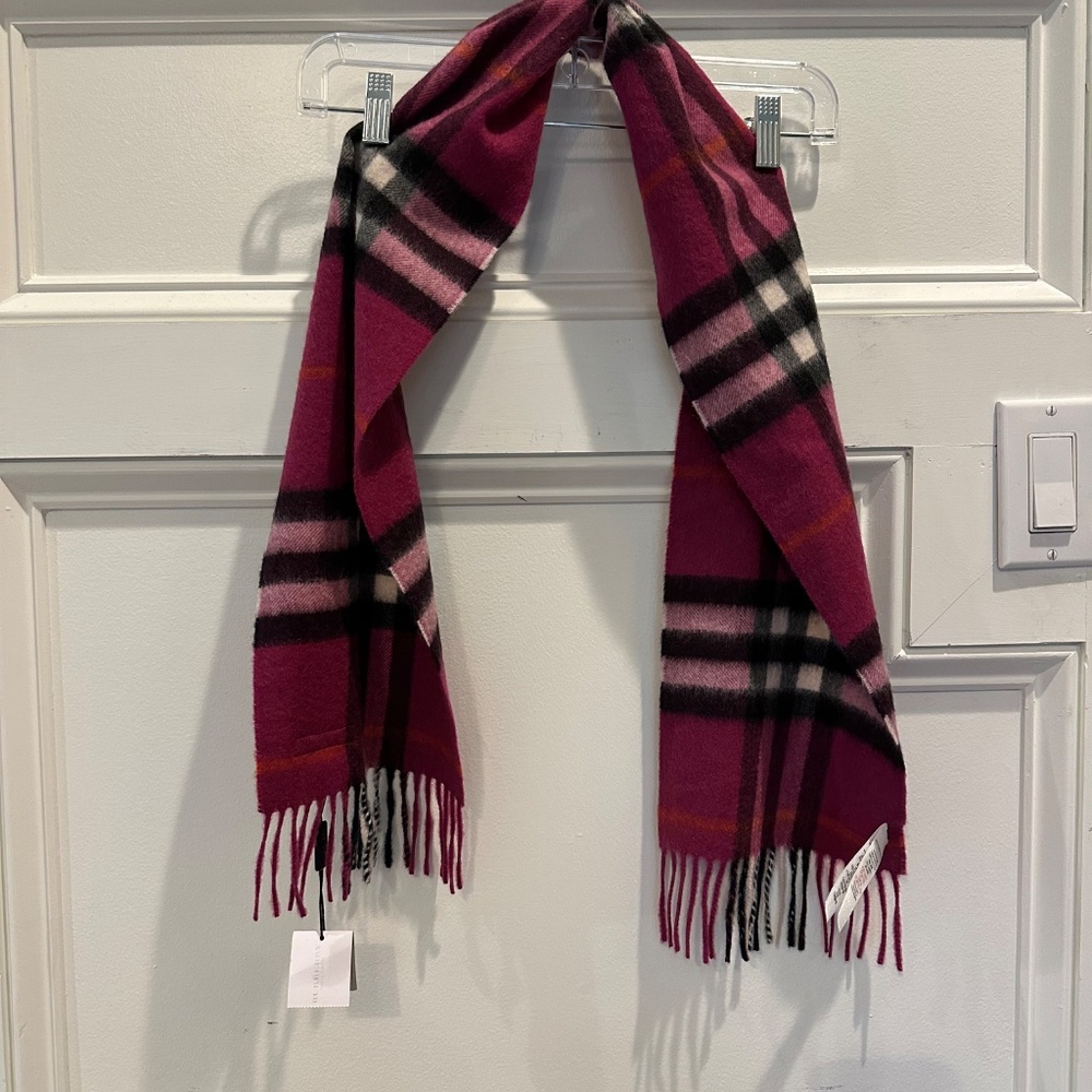 Burberry new with tags cashmere children's scarf - Picture 2 of 6